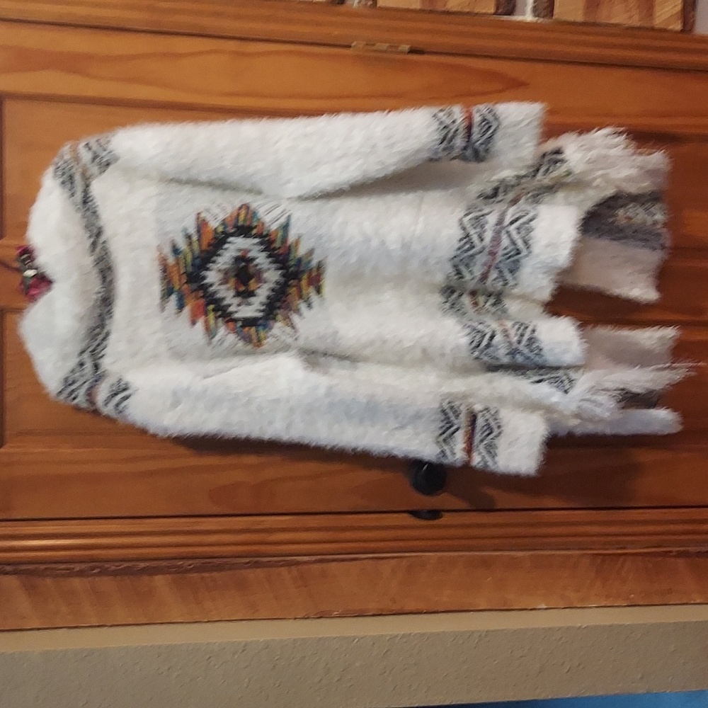 Cozy White Patterned Women's Sweater - Picture 2 of 3